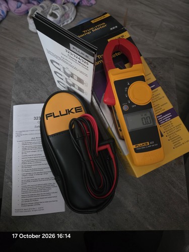 Fluke 323 clamp meter - meter, true
